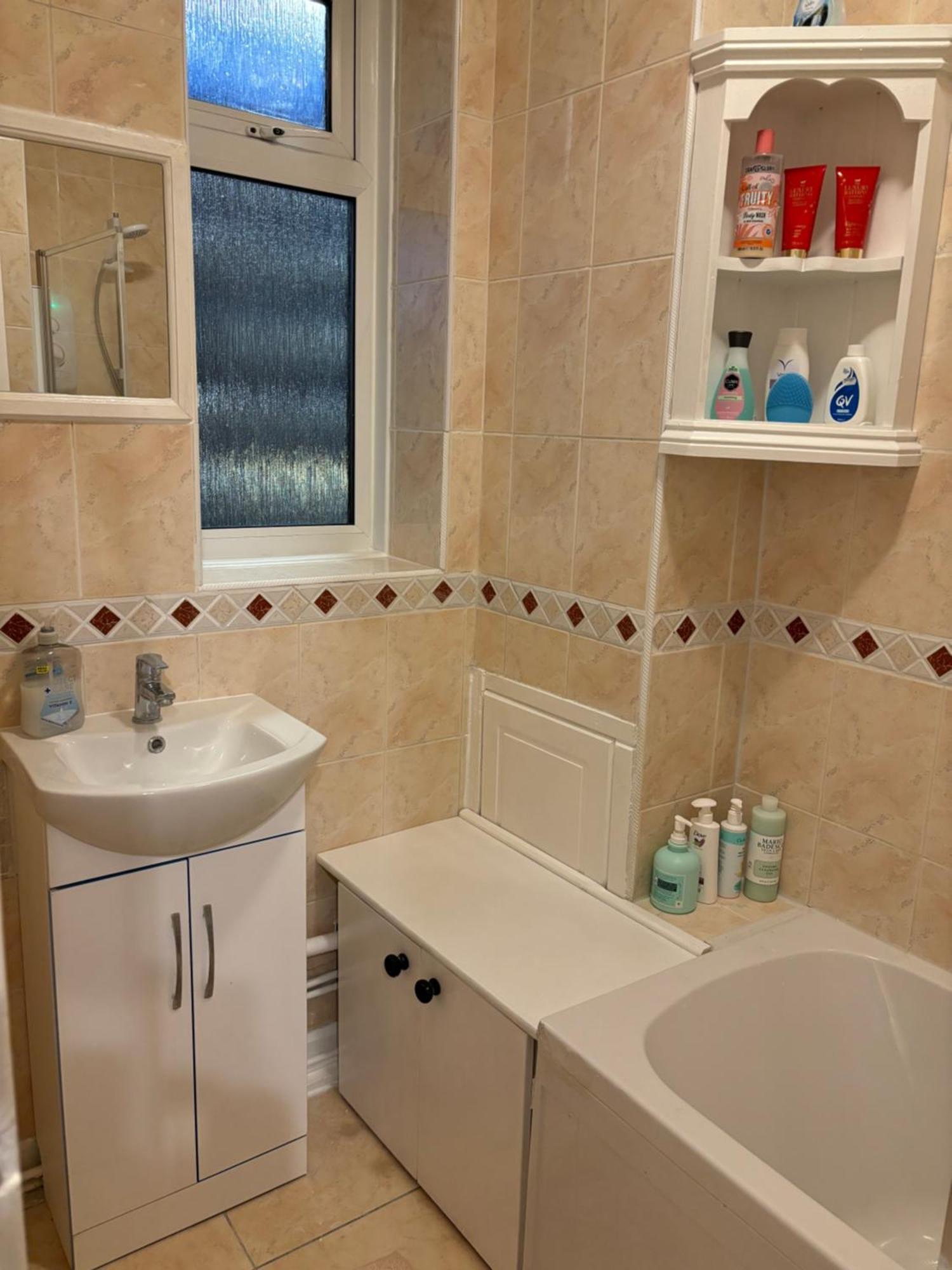 Bright 2 Bedroom Flat Close To Centre * Londra
