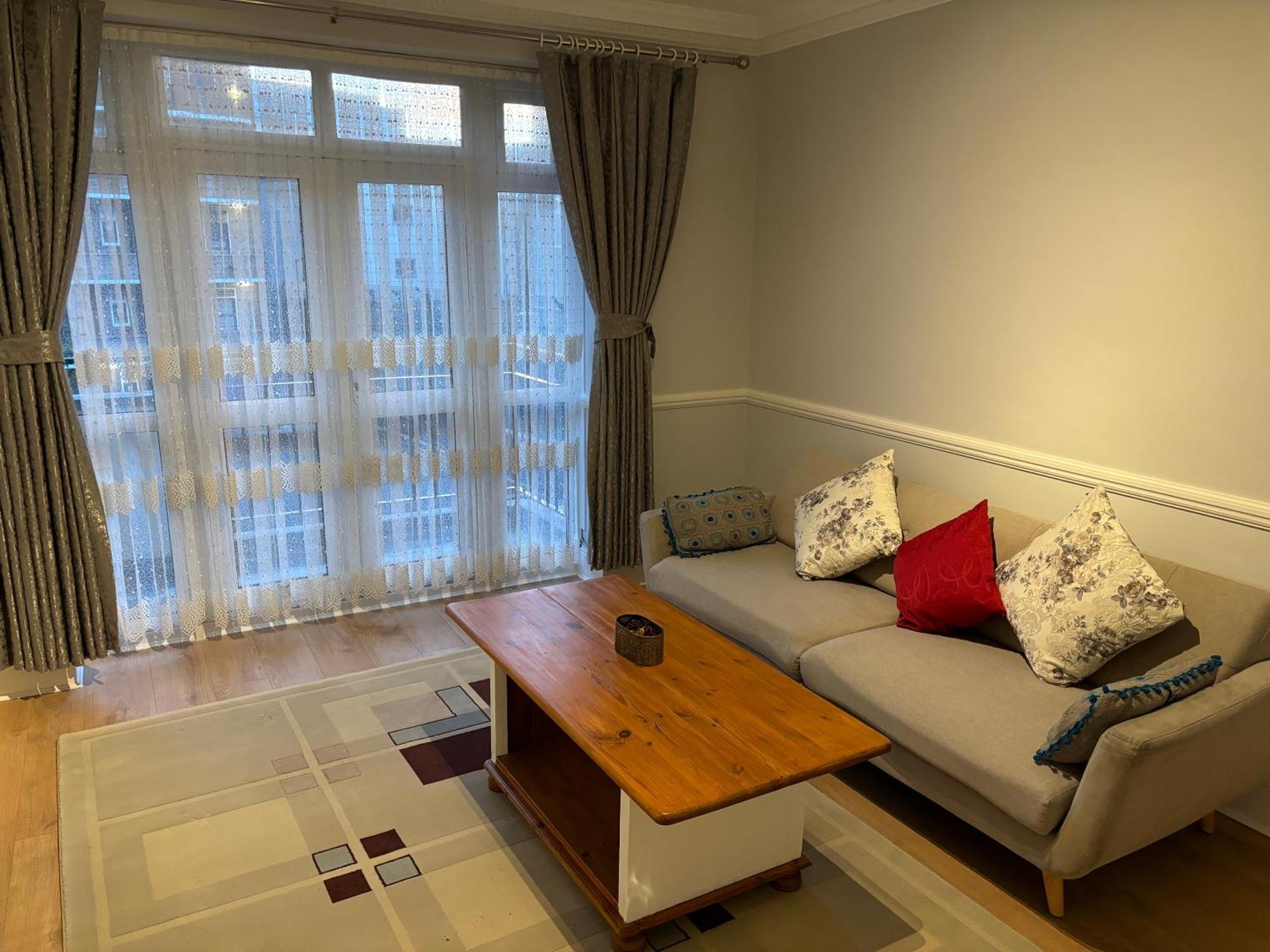 Bright 2 Bedroom Flat Close To Centre Appartamento