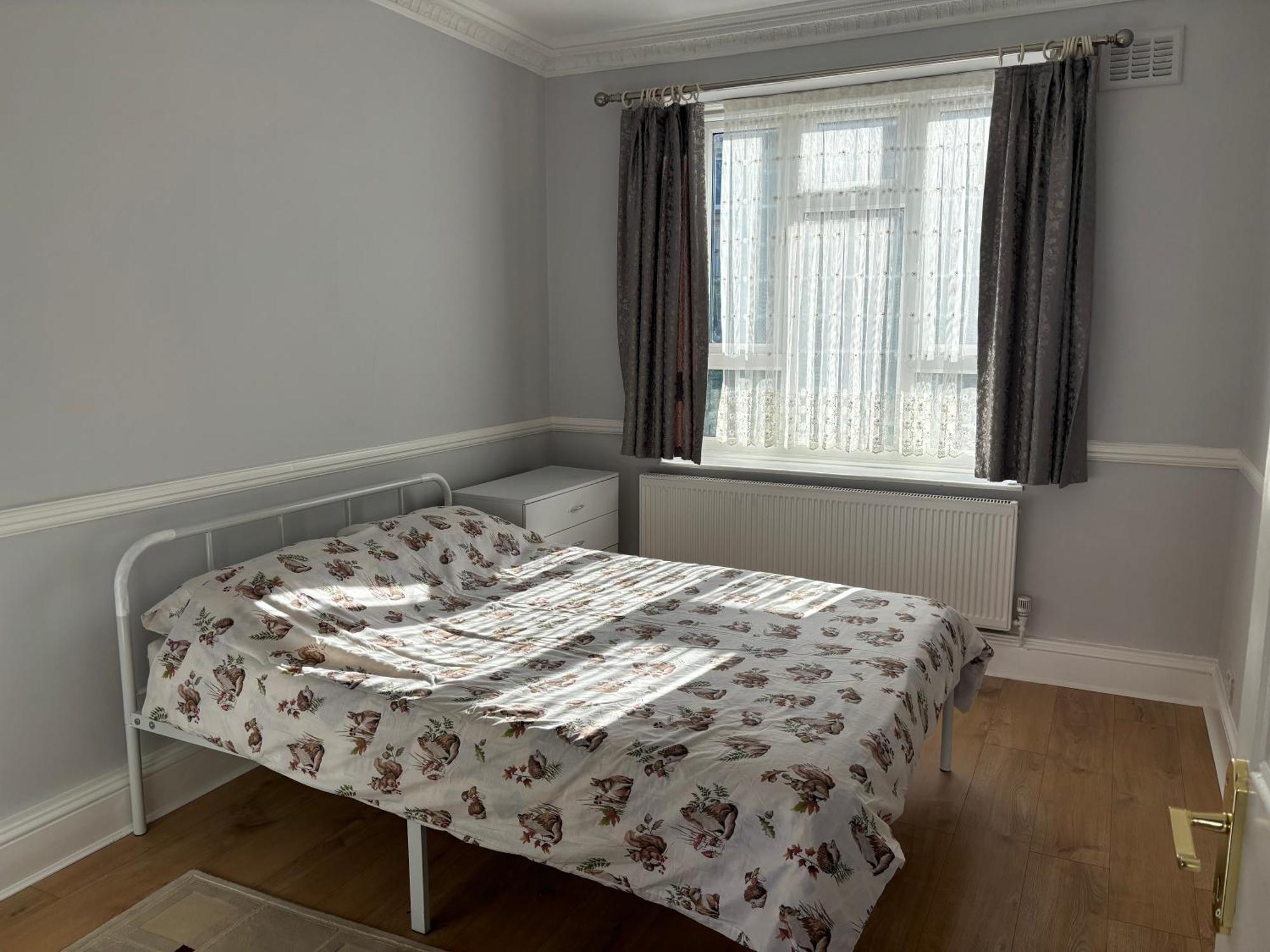 Bright 2 Bedroom Flat Close To Centre Londra